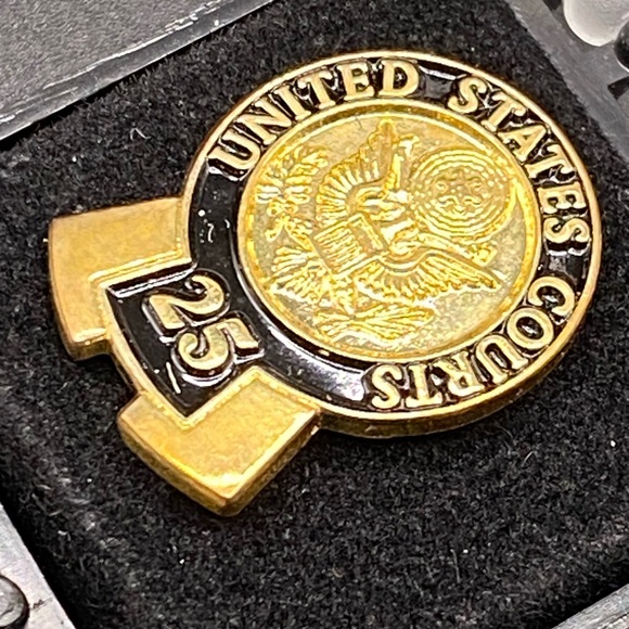 United States Court 25 Year Service Lapel Pin NIB - Picture 3 of 4
